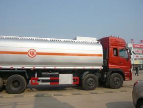 東風(fēng)天龍運(yùn)油車(chē) 卓越品質(zhì)與高效運(yùn)輸?shù)耐昝澜Y(jié)合